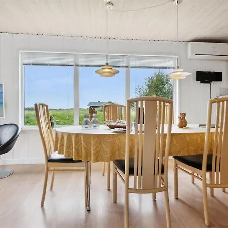 Swana - 550m From The Sea By Interhome Lakolk
